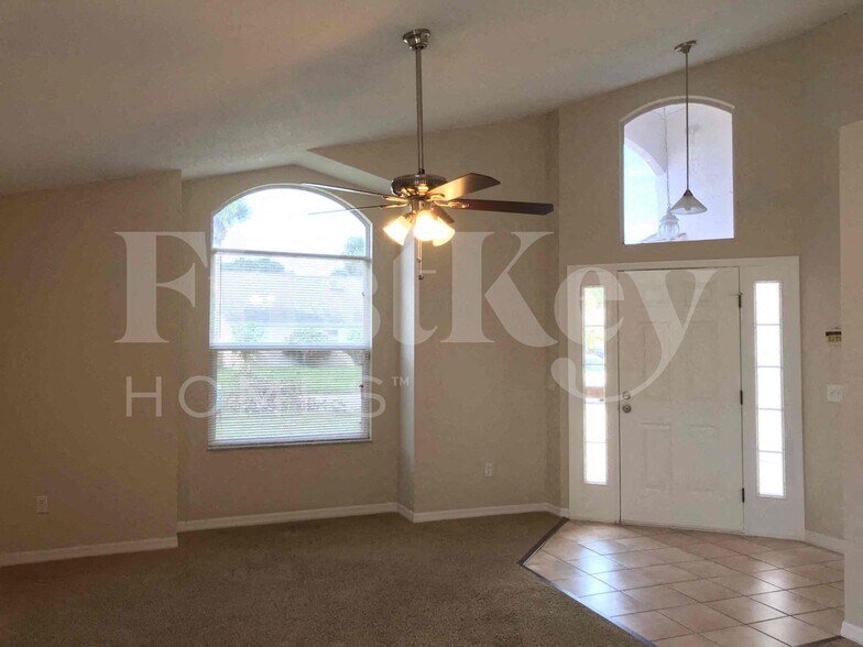 Building Photo - 601 Celito Dr