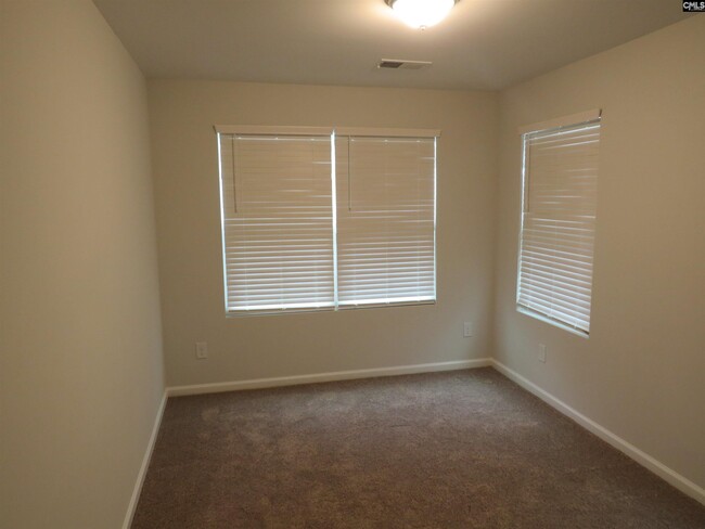 Building Photo - 427 Nutsedge Ct