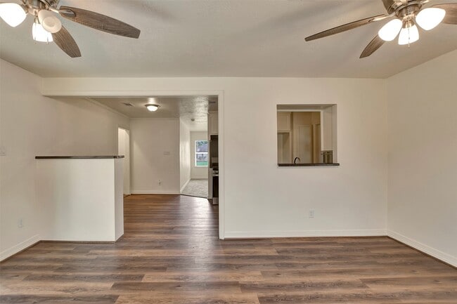 Building Photo - 1307 Belshire Rd