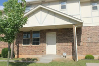 Building Photo - 3 Bedroom 2.5 bath - Reduced Rate $1,150 i...