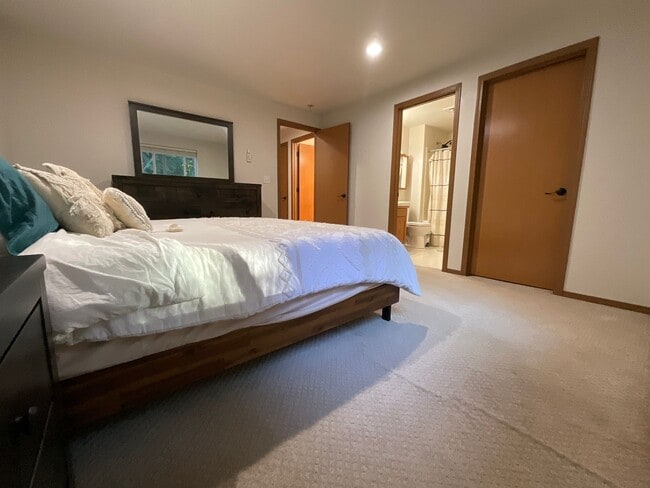 Building Photo - Beautiful 3 Bedroom, 2.5 Bath Home in Clearwood Community!