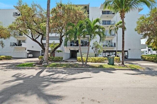 Building Photo - $2,300 3642 NE 171st st #506