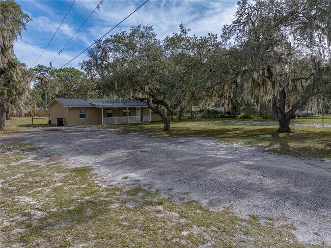 Building Photo - 5017 Lewellyn Rd