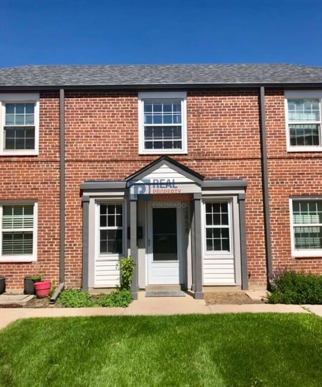 Building Photo - 2858 Jasmine St