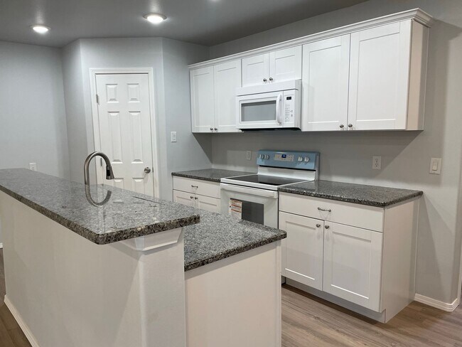 Building Photo - Recently Built 3/2/2 Duplex in Northwest L...