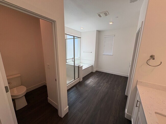 Building Photo - Beautiful 4 Bed 3 Full Bath Home with Solar in Brentwood