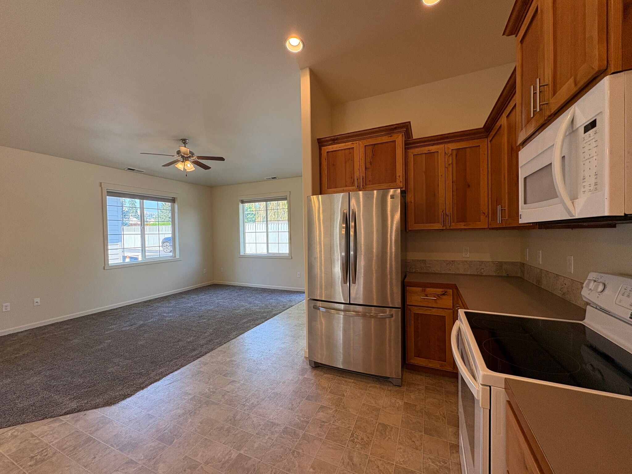 Building Photo - 1419 Springwater Ave