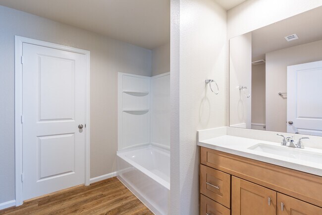 Building Photo - 217 Pk Pl Cir