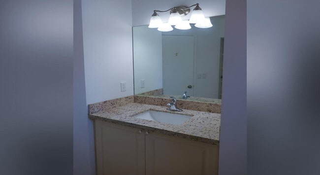 Building Photo - 9861 Three Lakes Cir