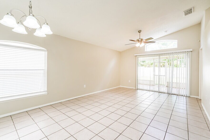 Building Photo - 1227 Heather Lake Dr