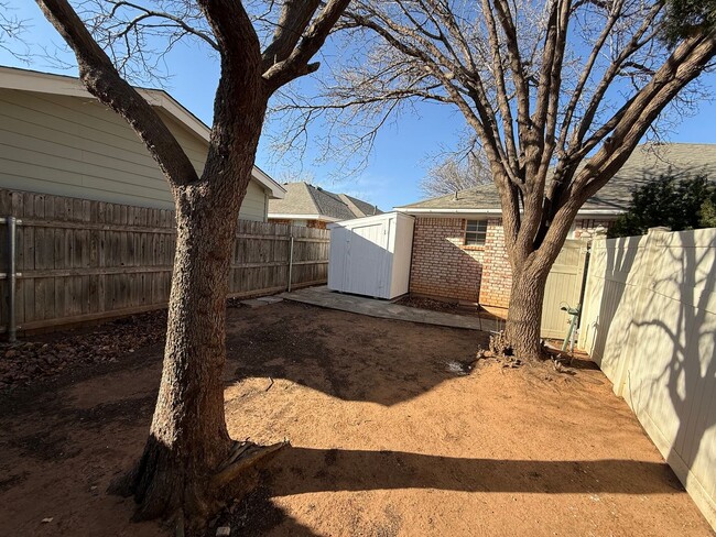 Building Photo - 4 Bed Brick Home! Zia School District! - Pets Welcome!!!