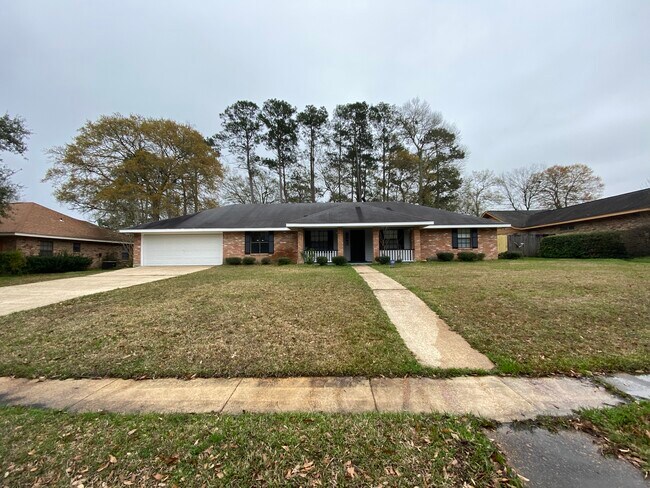 Building Photo - 705 Rue St