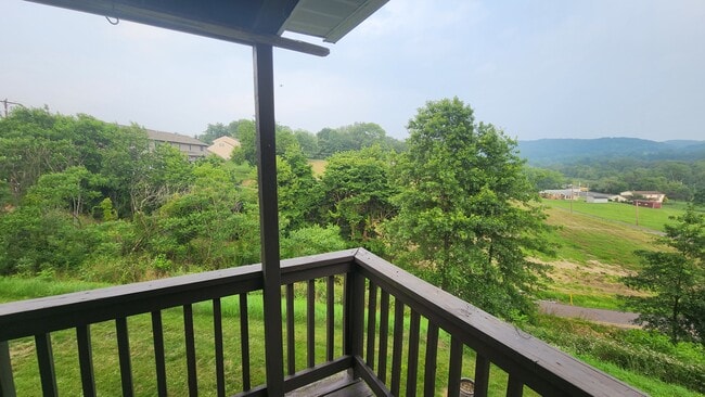 Building Photo - 184 Ridgeview St