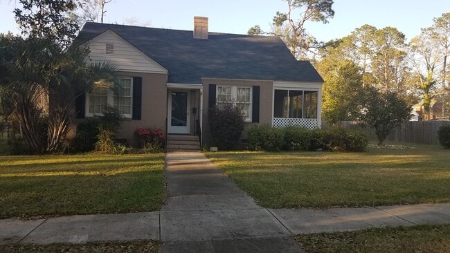 Primary Photo - 817 W 1st Ave