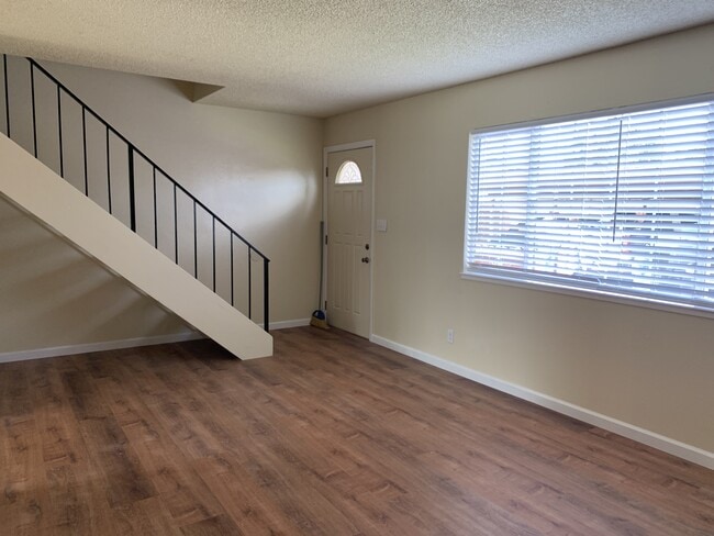 Building Photo - 110 Buena Vista Pl