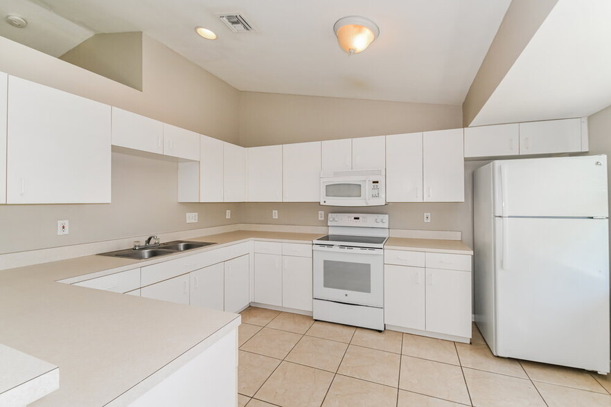 Building Photo - 4680 4th Ave SE