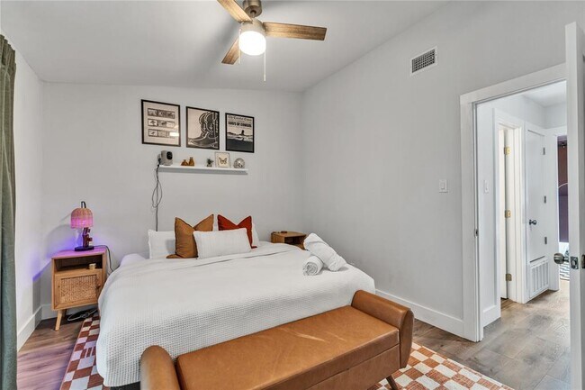 Building Photo - 3808 Southway Dr