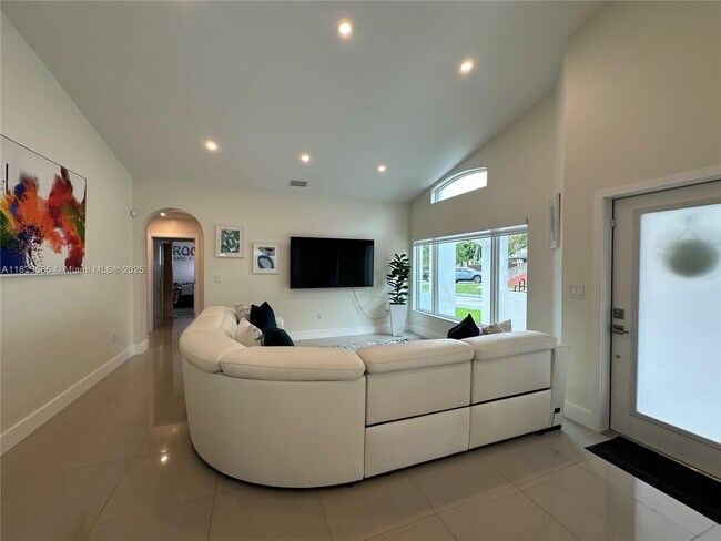 Building Photo - 5020 SW 154th Ave