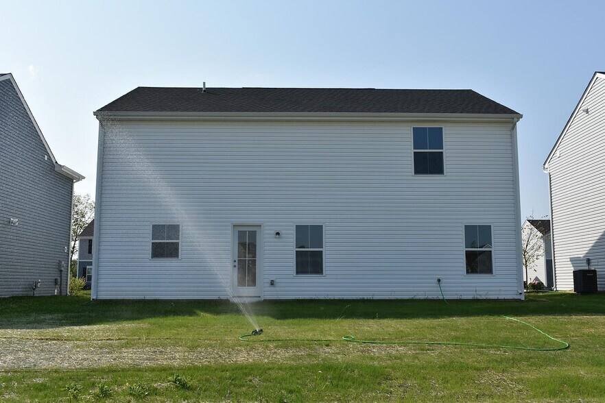 Building Photo - 9755 Oakgrove Dr