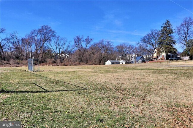 Building Photo - Charming Restored 5BR, 3.5BA Colonial Minu...