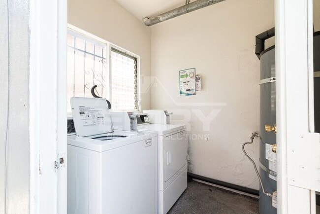 Building Photo - 2 bed 1 bath unit in Inglewood 90302