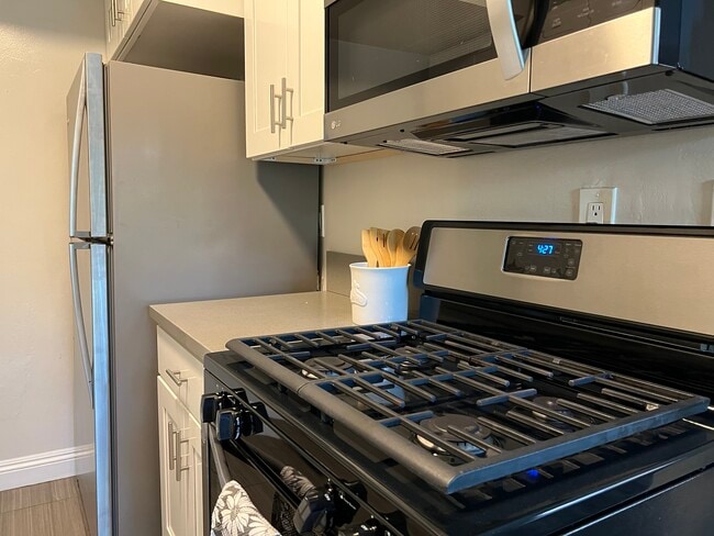 Building Photo - Beach West