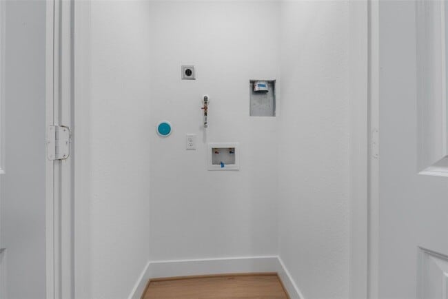 Building Photo - 1220 E 33rd St