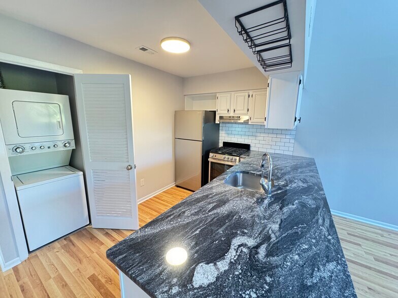 Granite Countertops - 2 Stowe Ct
