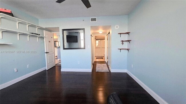 Building Photo - 1625 Kennedy Cswy