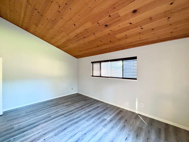 Building Photo - N. Merced: $2279 4 bedroom 2.5 bath home n...