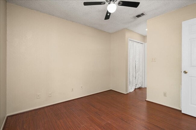 Building Photo - Great Location, Immediate Move In available - 2 bed / 2 bath Condo - 100% off First Month's rent!