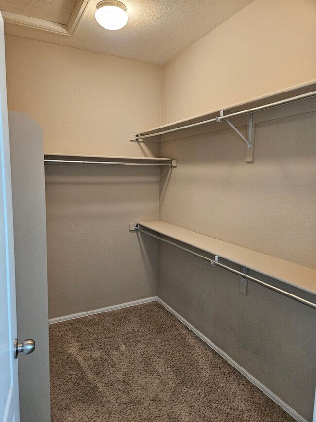 Building Photo - 3 Bed 2 Bath Ranch home Close to Buckley S...