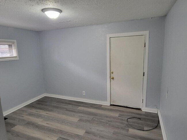 Building Photo - 2101 S Smithville Rd