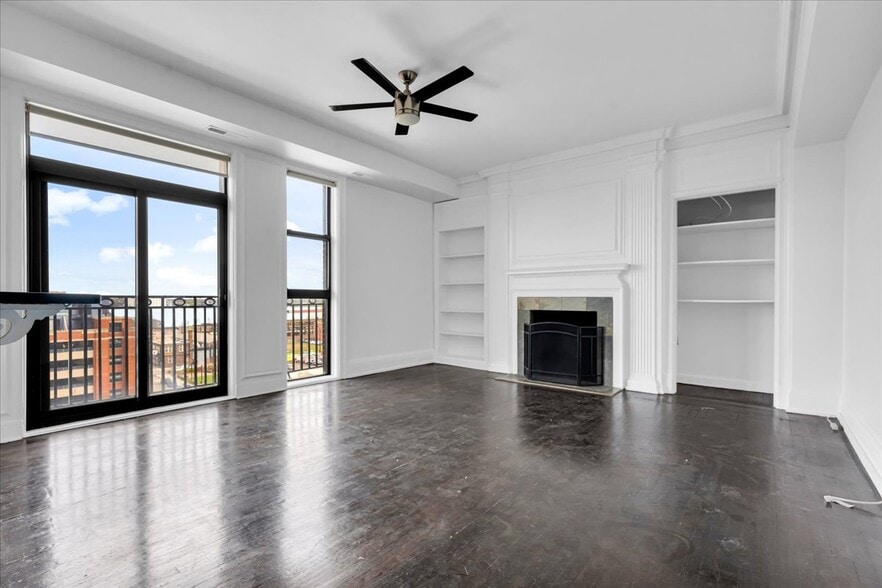 Building Photo - 2900 E Jefferson Ave