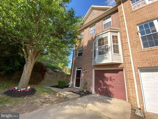 Primary Photo - 110 Lakeview Ct