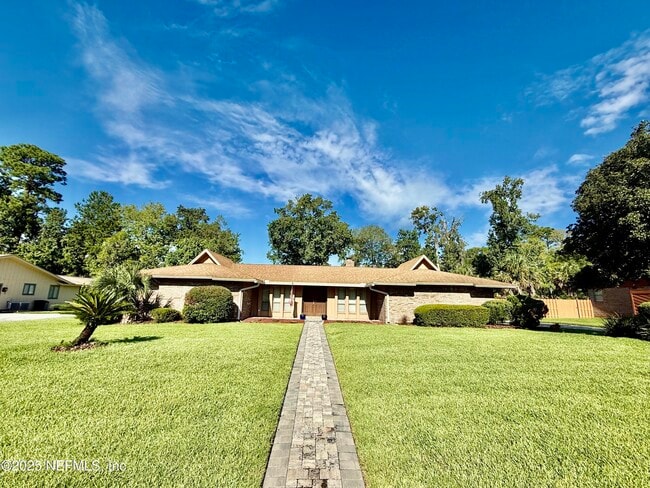 Building Photo - 366 Perthshire Dr