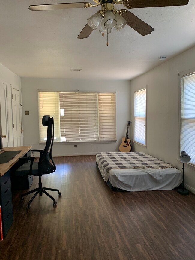 Building Photo - 3708 Pine Ave