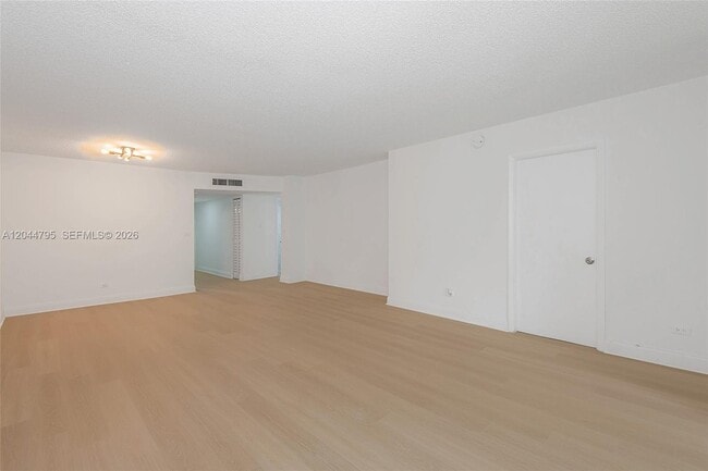 Building Photo - 445 NE 195th St