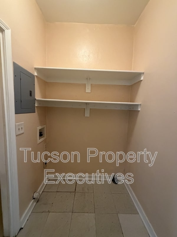 Building Photo - 1222 N Olsen Ave