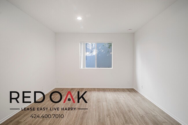 Building Photo - 13444 Moorpark St