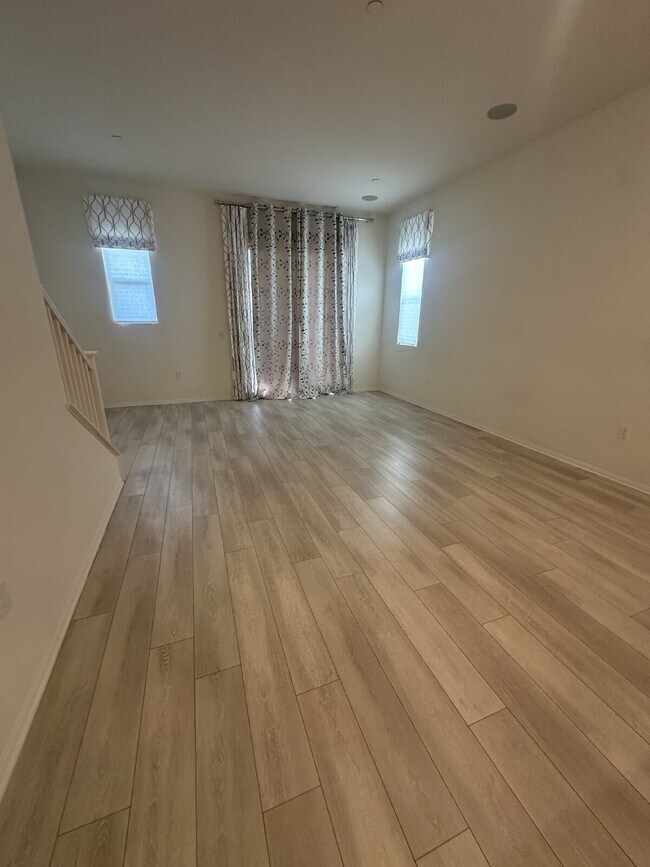 Building Photo - $4,200 - 4 Bed / 3.5 Bath Luxury Townhome in Suwerte Community in Otay Ranch