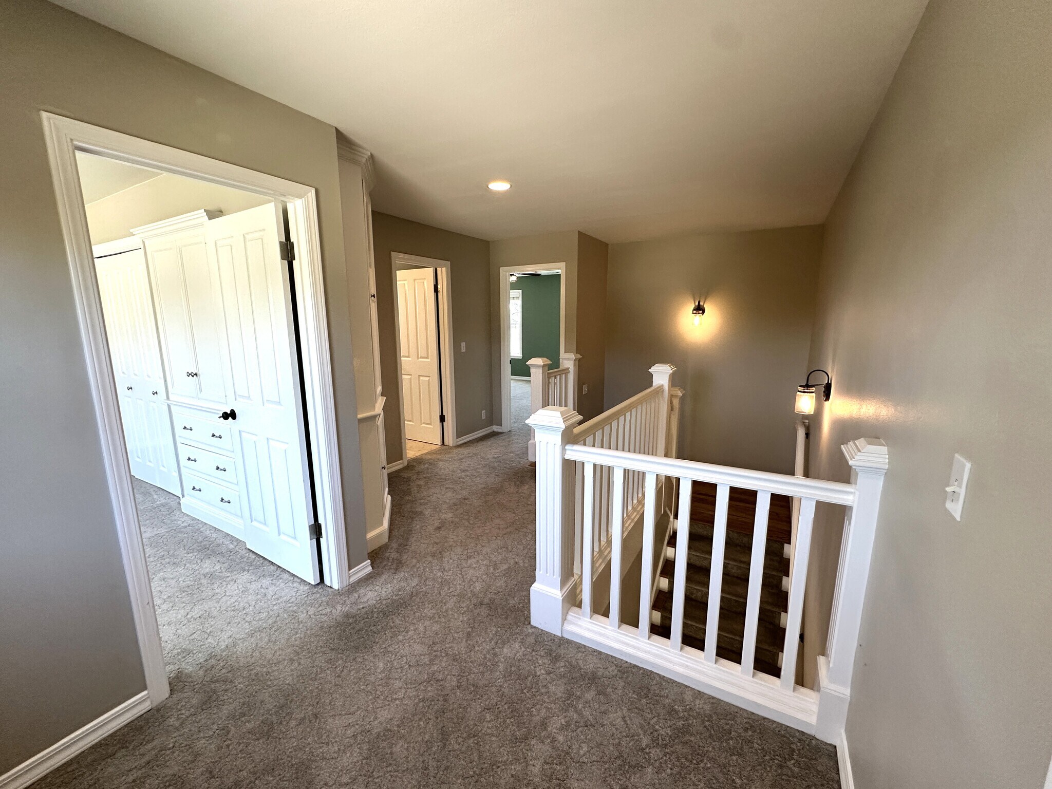 Building Photo - 604 Village Ct
