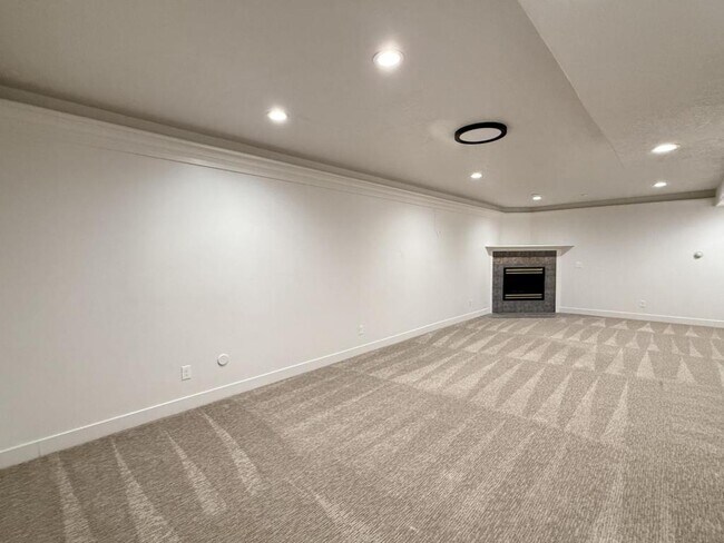 Building Photo - 152 W 4050 N