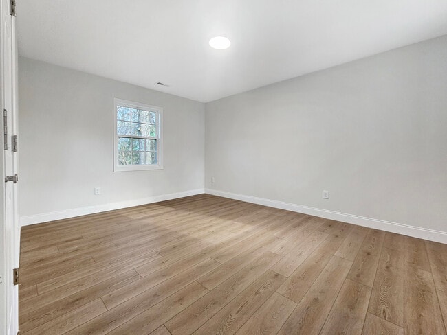 Building Photo - 7 Paris Creek Ct