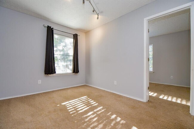 Building Photo - 1218 Briarmead Dr