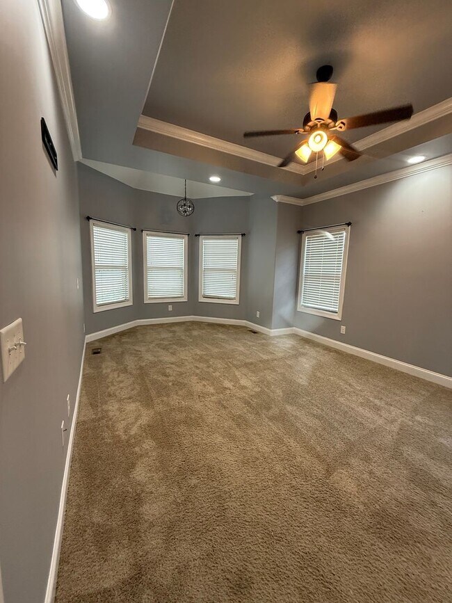 Building Photo - 3 Bedroom 3 Bath Pool Home in Columbia off...