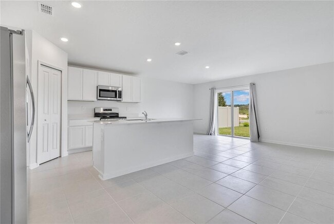 Building Photo - 2494 McKinley Dr