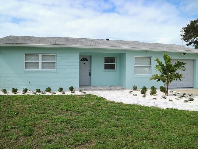 Building Photo - 310 Westwinds Dr E