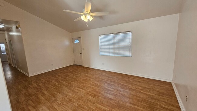 Building Photo - Great Home for Christmas