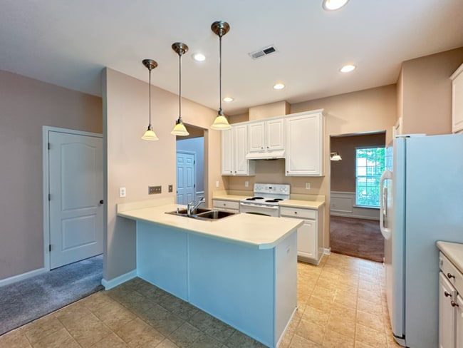 Building Photo - Charming Wakefield Home with First-Floor B...